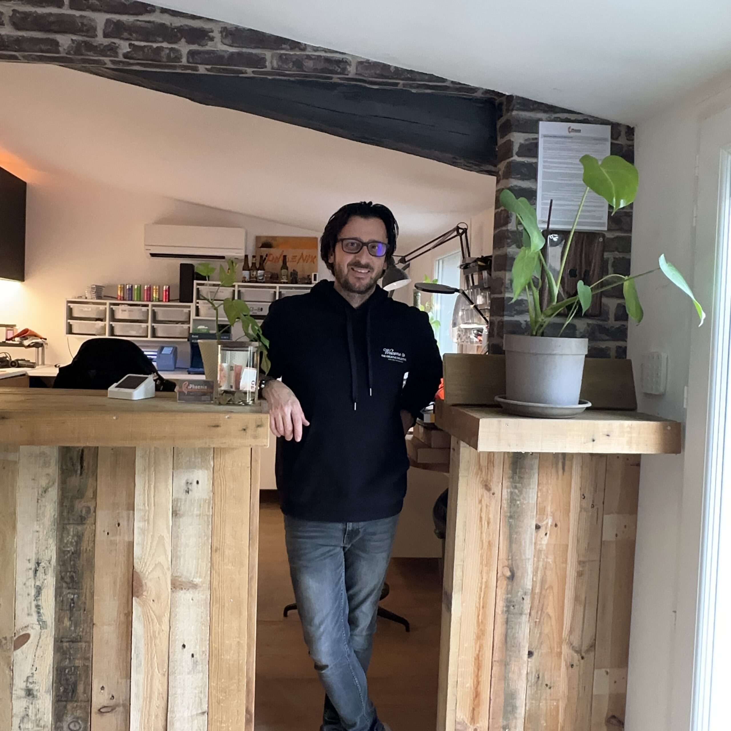 Florian dans l'atelier iPhoenix à Saint-Saturnin-lès-Avignon