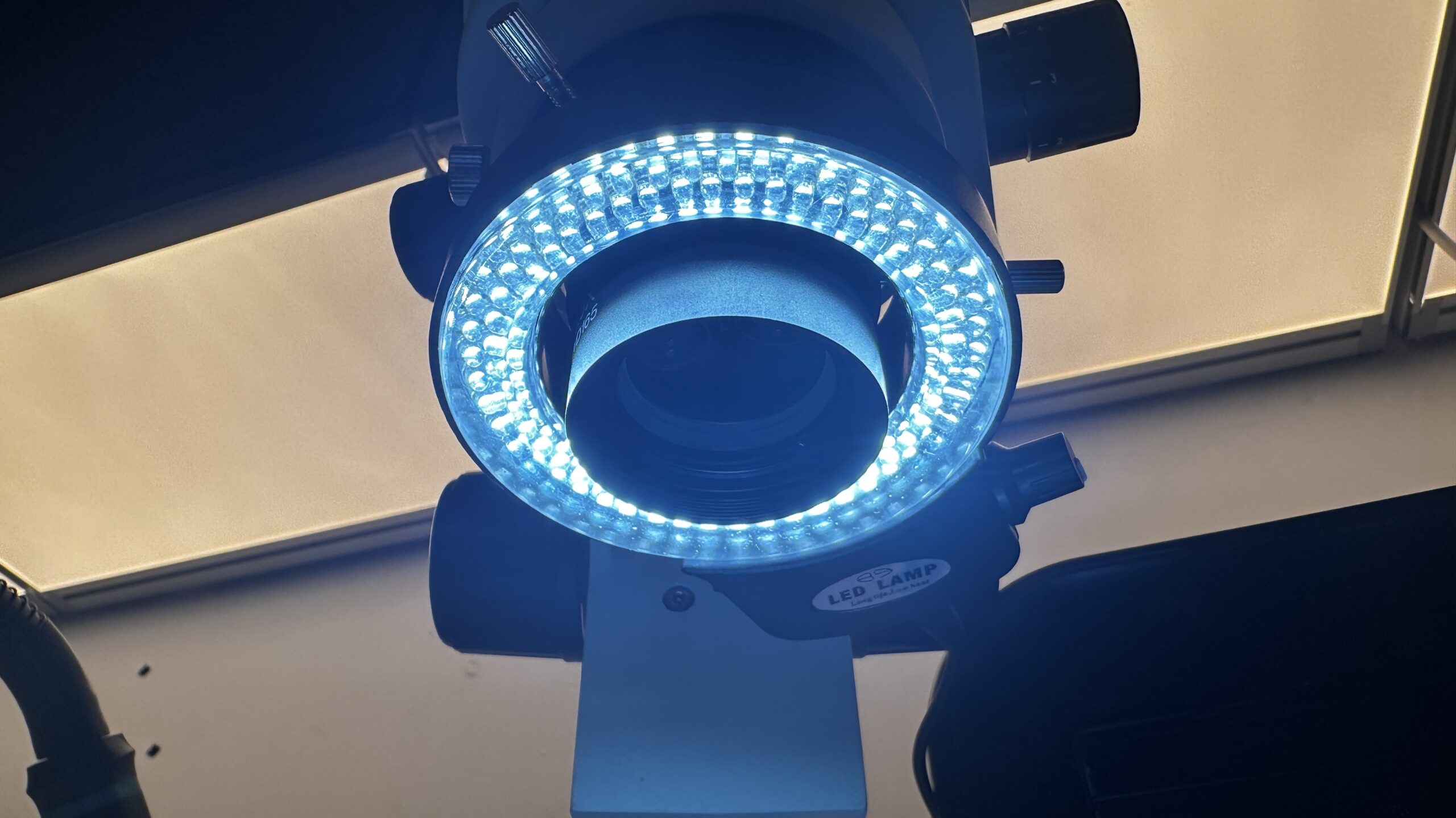 Microscope professionnel dans l'atelier iPhoenix